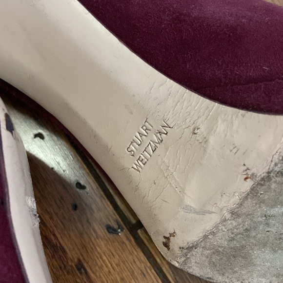 "Step Out in Style: Gorgeous Burgundy Suede Stuart Weitzman Shoes!" - Picture 4 of 5